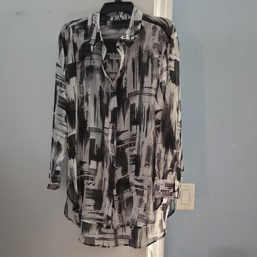 DKNY Black and White Graphic Long Sleeve Button Down Shirt